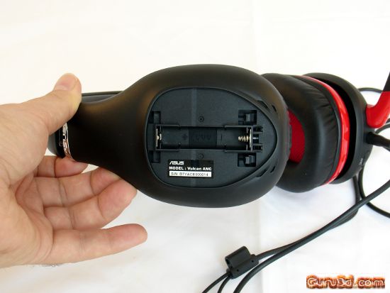 Right-side earcup hides the AAA battery.